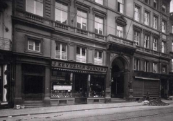 Entrée rue de l'université